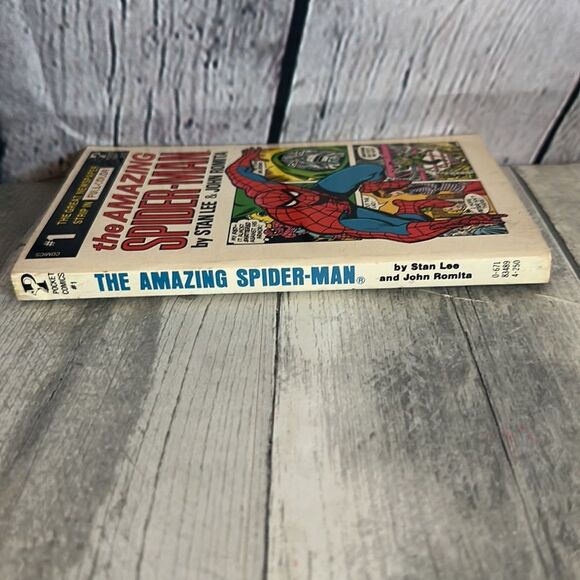 The amazing Spider-Man #1 1980 newspaper strip full color pocket book EUC - Picture 5 of 7